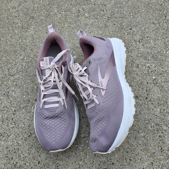 Brooks Revel Lavender Sneakers Women Size 11 - Picture 4 of 12